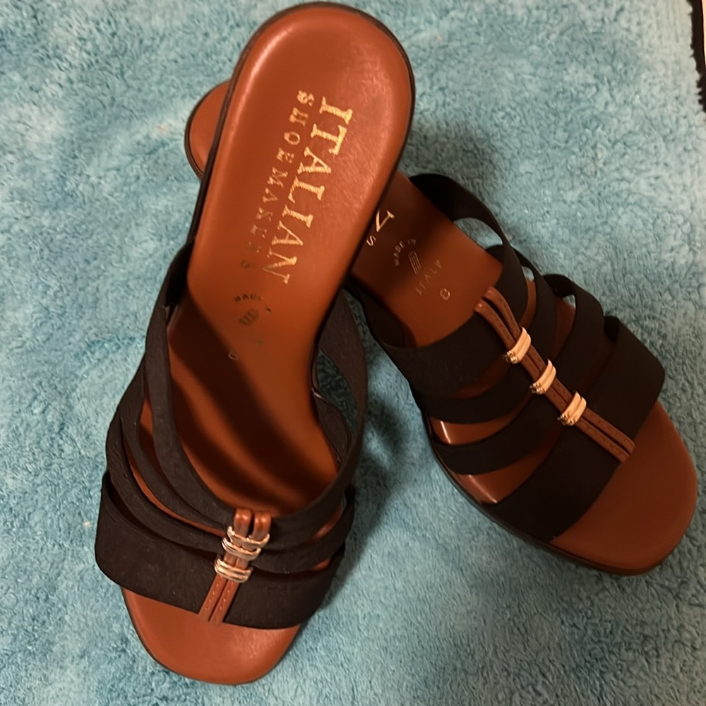 Italian Shoemakers Women's Black Strappy Wedge Sandals Stretchy, Size 8 new - Picture 2 of 4